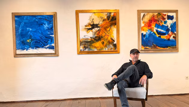 Klaus Frost stellt seine Werke im Gmünder Stadtturm aus.(Bild: Elisa Aschbacher)